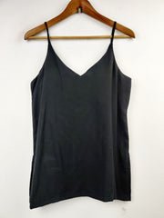 Buy online pre-used pre-loved 100% authentic & Original branded H&M (SWT-3955) available in Pakistan. Top international brands avilable.