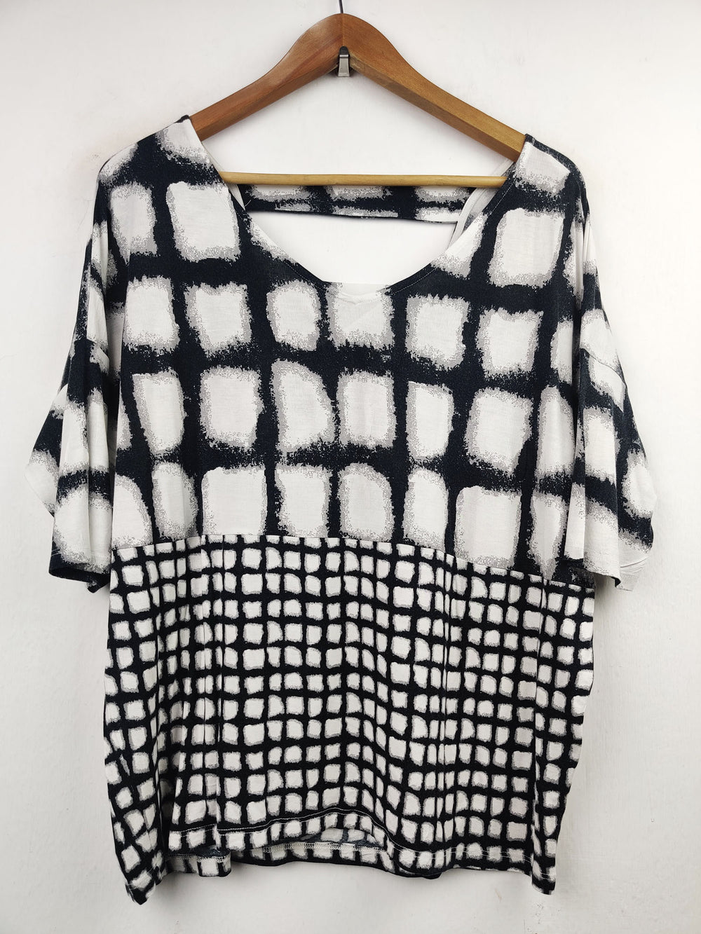 Buy online pre-used pre-loved 100% authentic & Original branded Next (SWT-3995) available in Pakistan. Top international brands avilable.