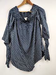 Buy online pre-used pre-loved 100% authentic & Original branded H&M (SWT-4007) available in Pakistan. Top international brands avilable.