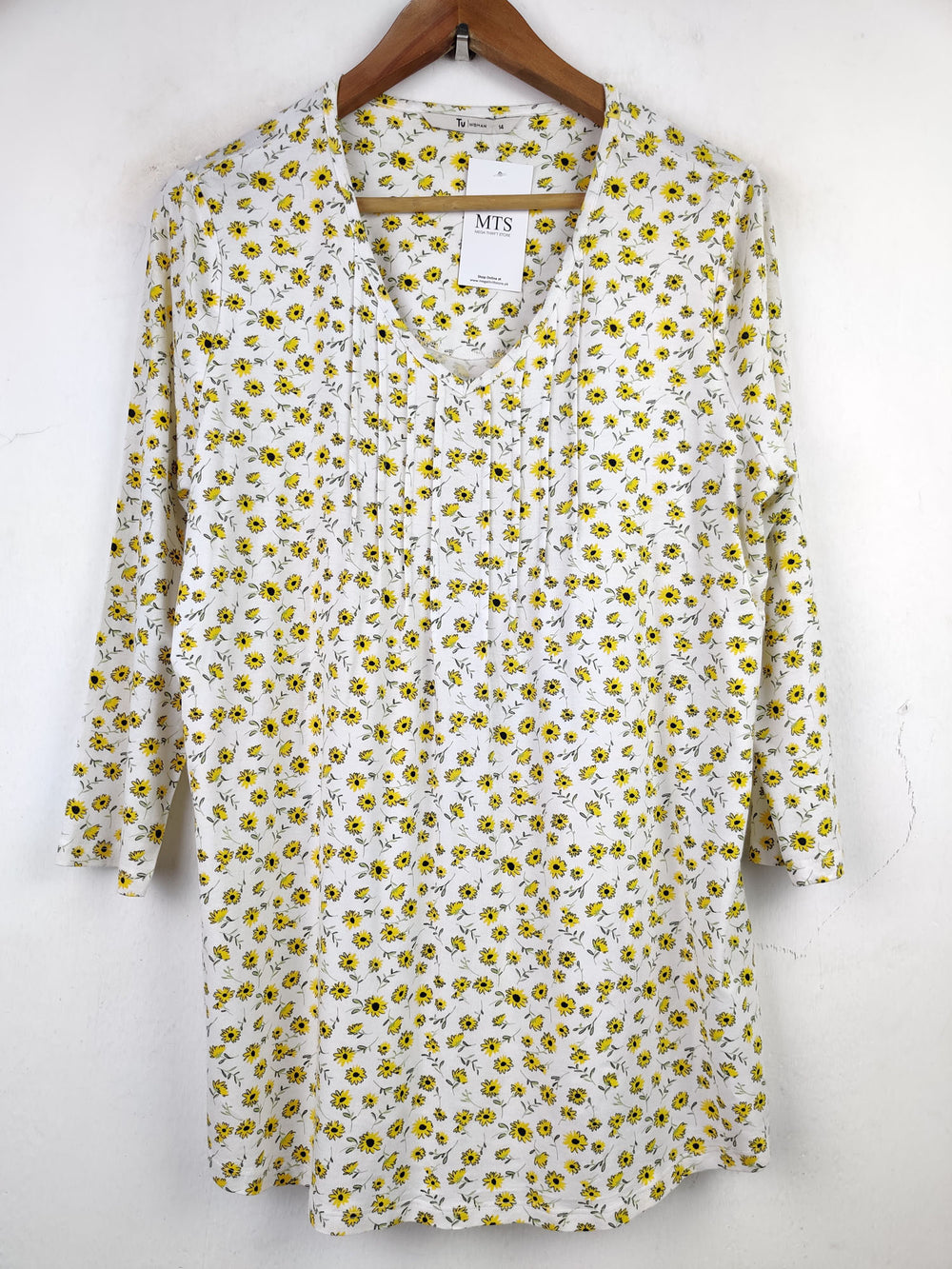 Buy online pre-used pre-loved 100% authentic & Original branded Tu (SWT-4017) available in Pakistan. Top international brands avilable.