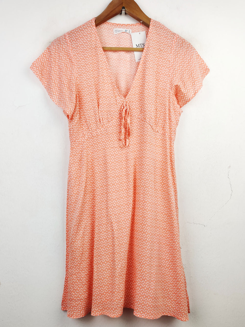 Buy online pre-used pre-loved 100% authentic & Original branded Primark (SWT-4123) available in Pakistan. Top international brands avilable.