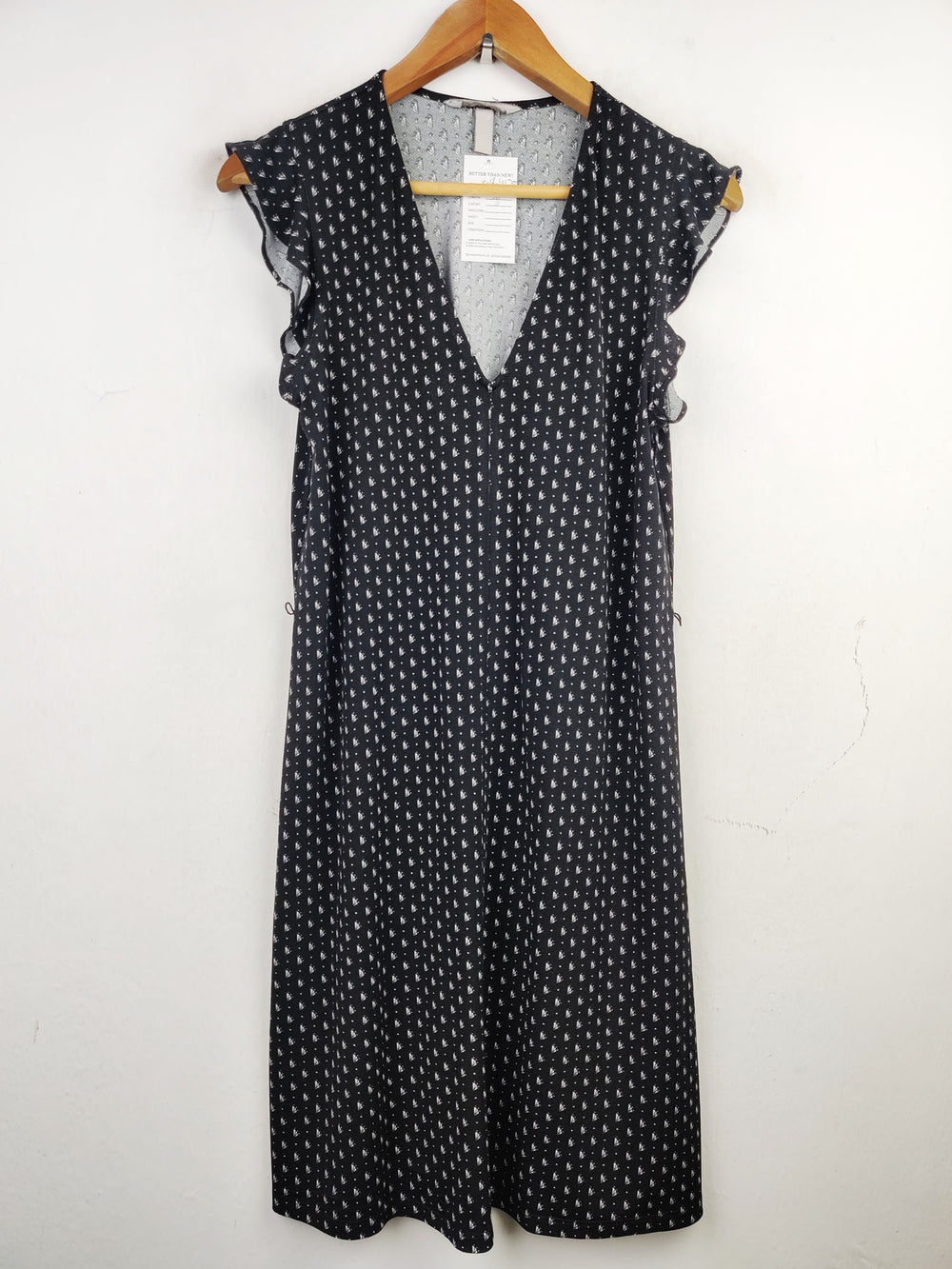 Buy online pre-used pre-loved 100% authentic & Original branded H&M (SWT-4128) available in Pakistan. Top international brands avilable.