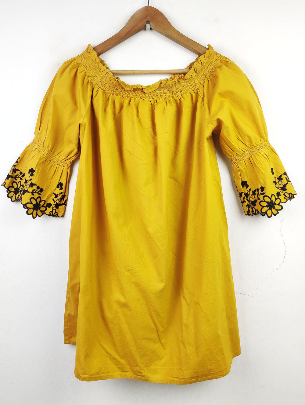 Buy online pre-used pre-loved 100% authentic & Original branded Papaya (SWT-4234) available in Pakistan. Top international brands avilable.