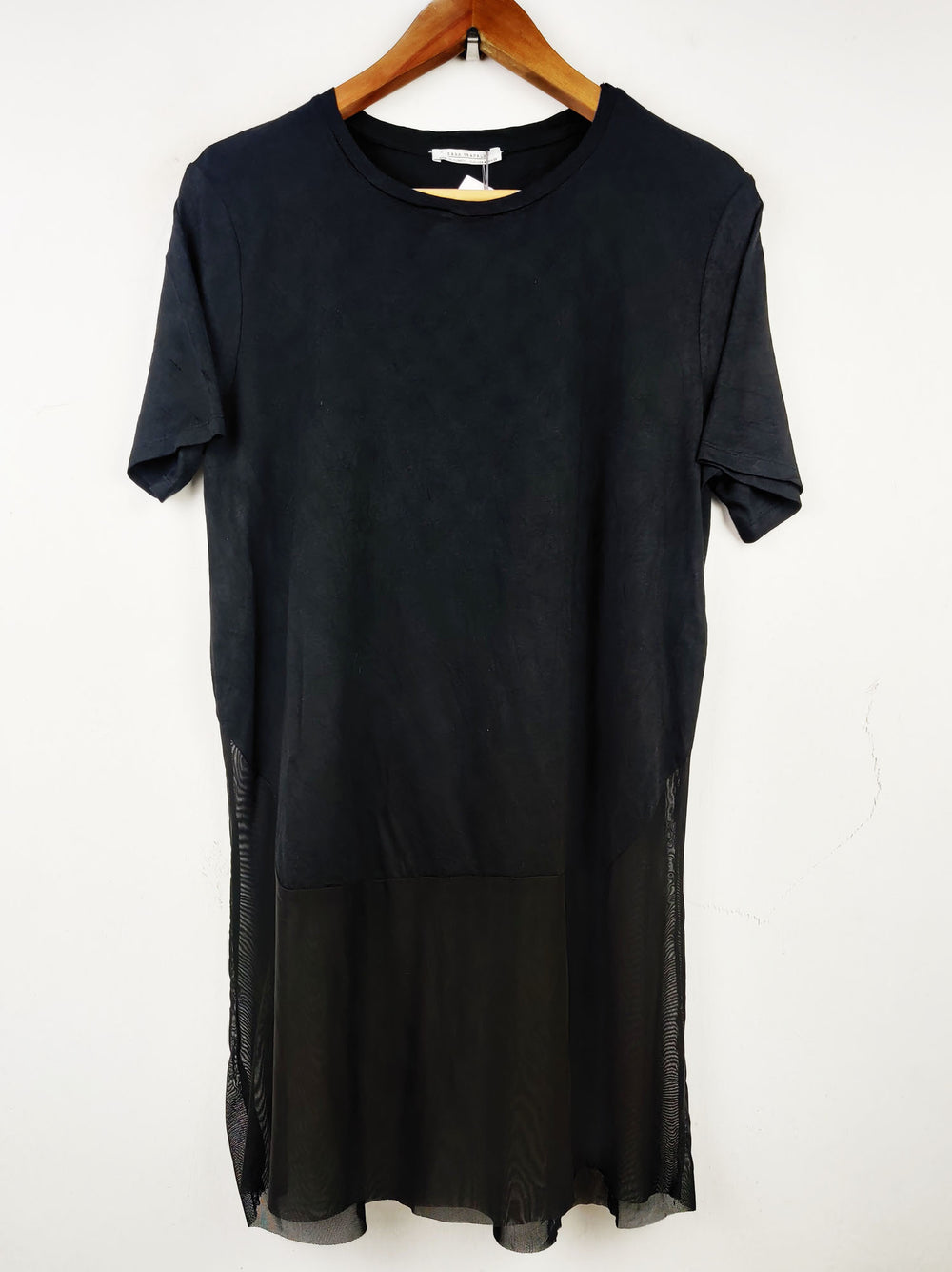 Buy online pre-used pre-loved 100% authentic & Original branded Zara (SWT-4249) available in Pakistan. Top international brands avilable.