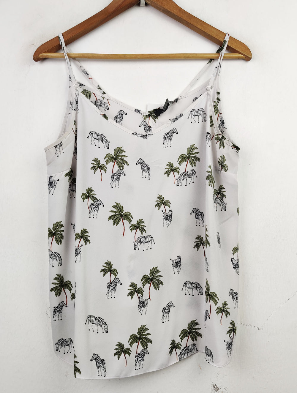 Buy online pre-used pre-loved 100% authentic & Original branded Primark (SWT-4282) available in Pakistan. Top international brands avilable.