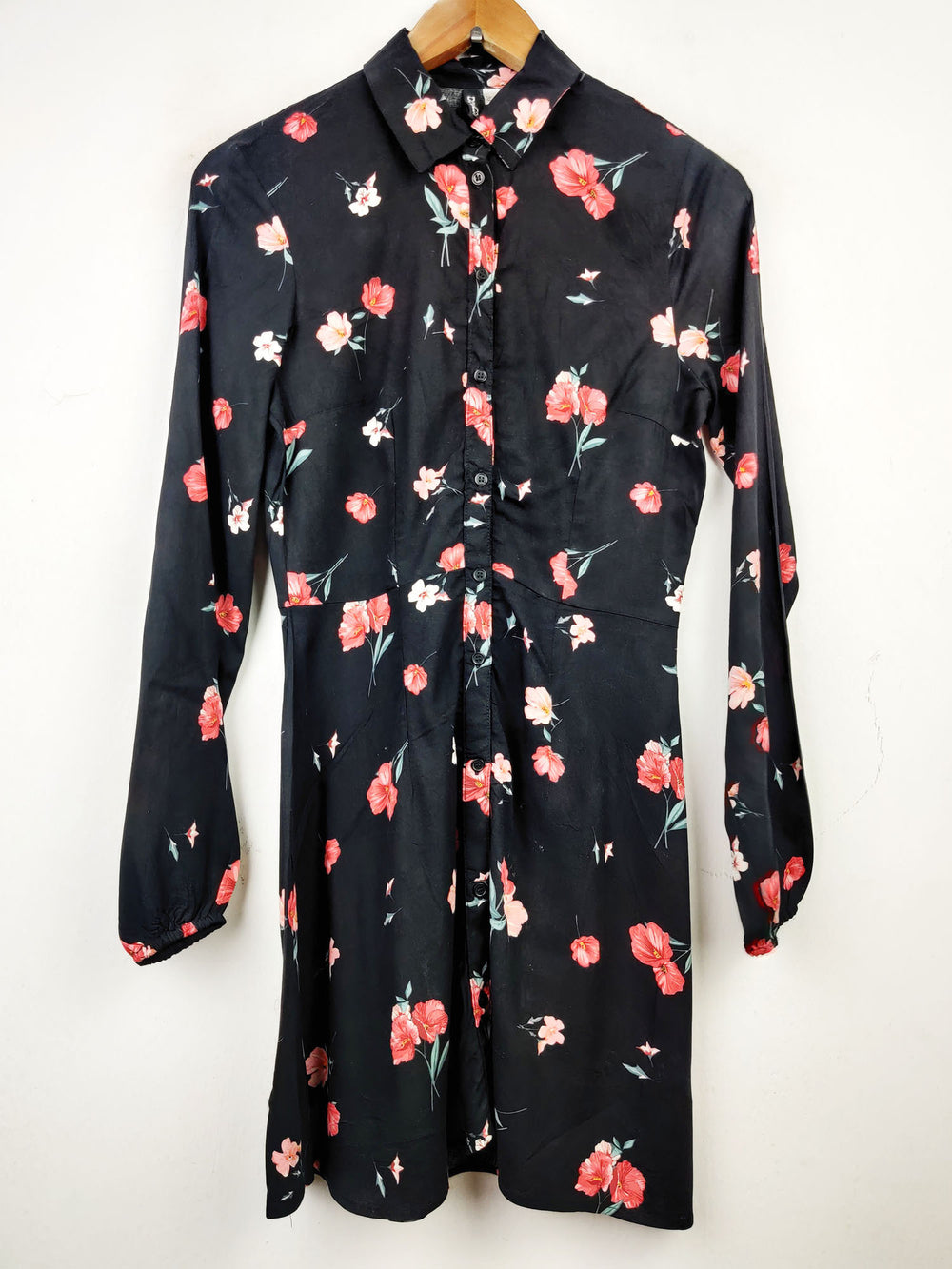 Buy online pre-used pre-loved 100% authentic & Original branded H&M (SWT-4303) available in Pakistan. Top international brands avilable.