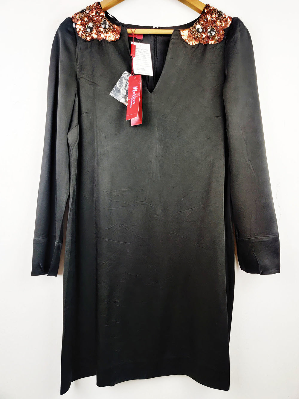 Buy online pre-used pre-loved 100% authentic & Original branded Monsoon (SWT-4331) available in Pakistan. Top international brands avilable.