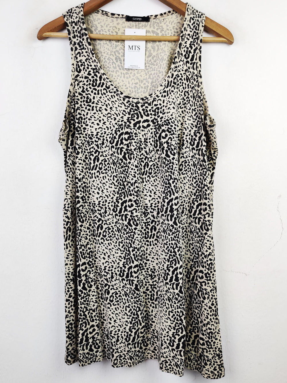 Buy online pre-used pre-loved 100% authentic & Original branded George (SWT-4343) available in Pakistan. Top international brands avilable.