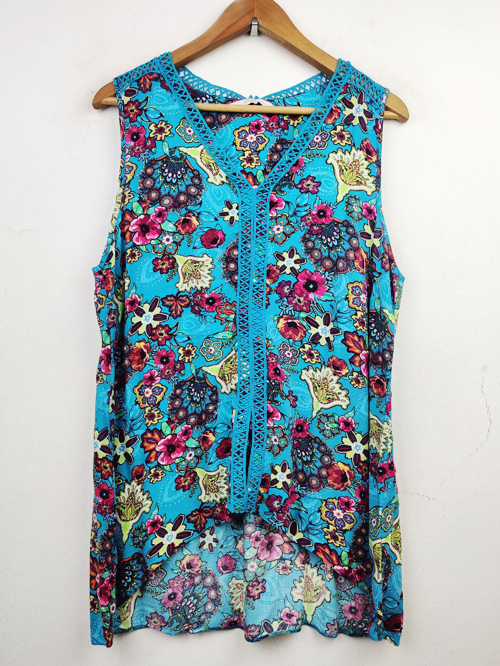 Buy online pre-used pre-loved 100% authentic & Original branded George (SWT-4455) available in Pakistan. Top international brands avilable.