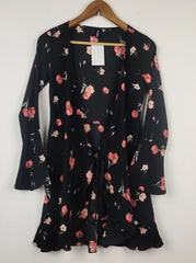 Buy online pre-used pre-loved 100% authentic & Original branded H&M (SWT-447) available in Pakistan. Top international brands avilable.