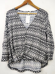 Buy online pre-used pre-loved 100% authentic & Original branded H&M (SWT-4485) available in Pakistan. Top international brands avilable.