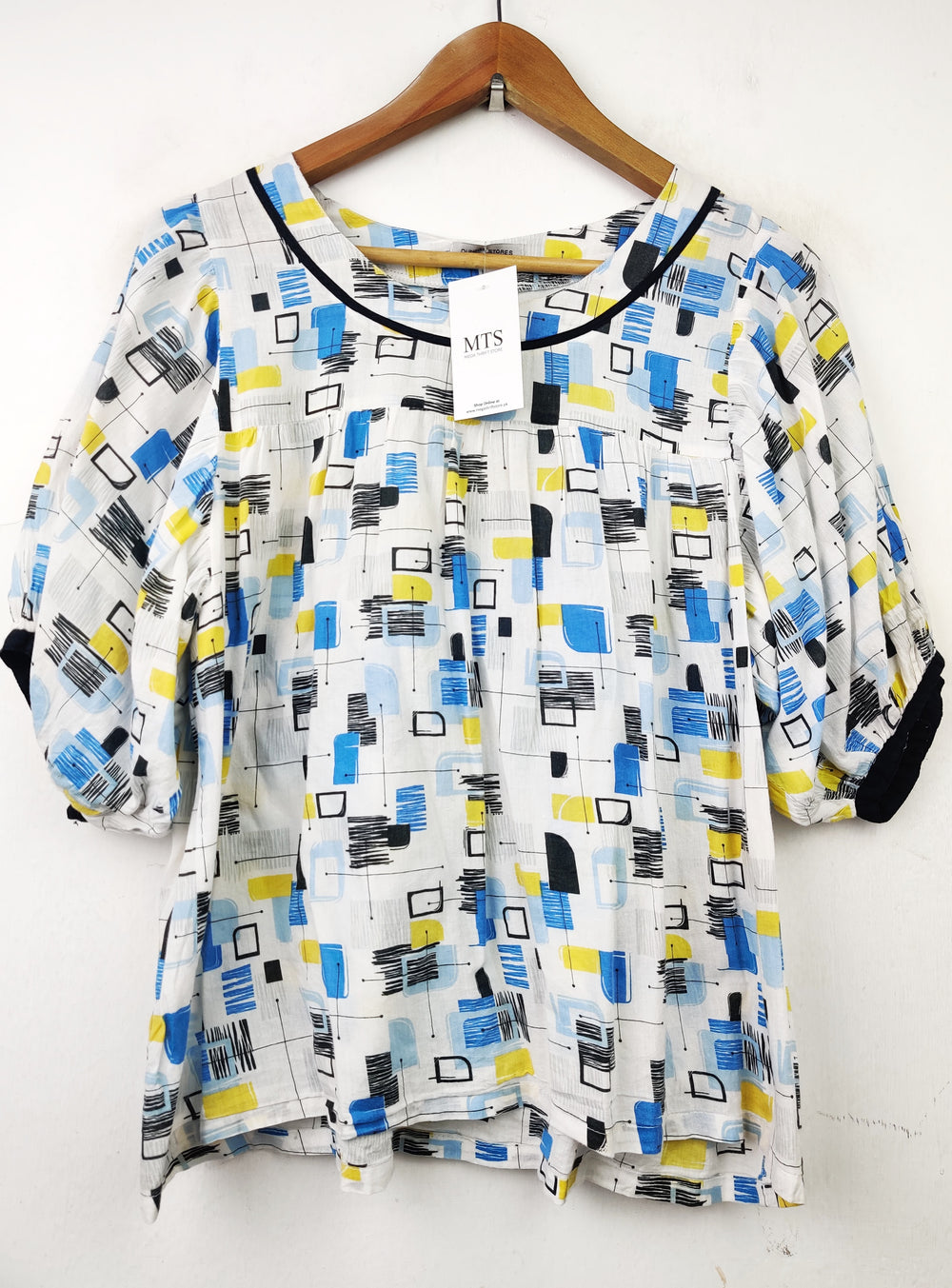 Buy online pre-used pre-loved 100% authentic & Original branded Dunnes Stores (SWT-4496) available in Pakistan. Top international brands avilable.