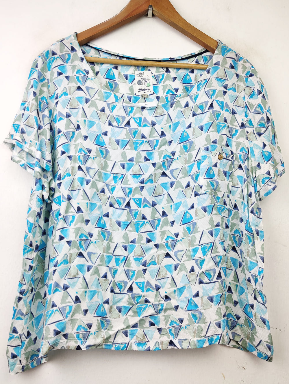 Buy online pre-used pre-loved 100% authentic & Original branded Faithful & True (SWT-4499) available in Pakistan. Top international brands avilable.