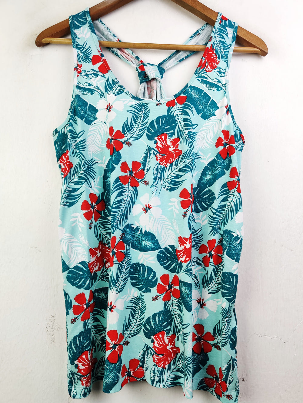 Buy online pre-used pre-loved 100% authentic & Original branded Esmara (SWT-4556) available in Pakistan. Top international brands avilable.