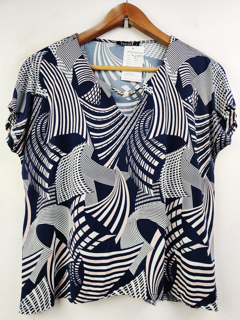 Buy online pre-used pre-loved 100% authentic & Original branded Twist (SWT-4557) available in Pakistan. Top international brands avilable.