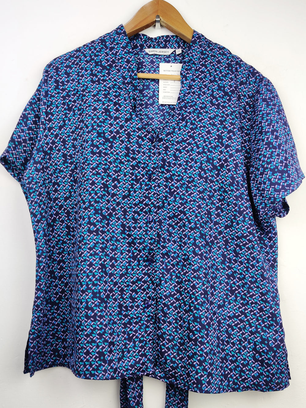 Buy online pre-used pre-loved 100% authentic & Original branded Simon Jersey (SWT-4609) available in Pakistan. Top international brands avilable.