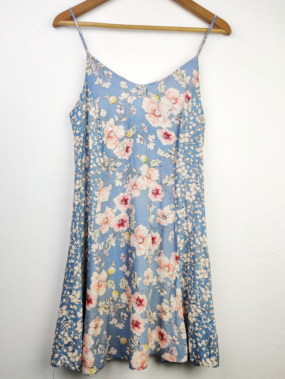 Buy online pre-used pre-loved 100% authentic & Original branded New Look (SWT-4660) available in Pakistan. Top international brands avilable.