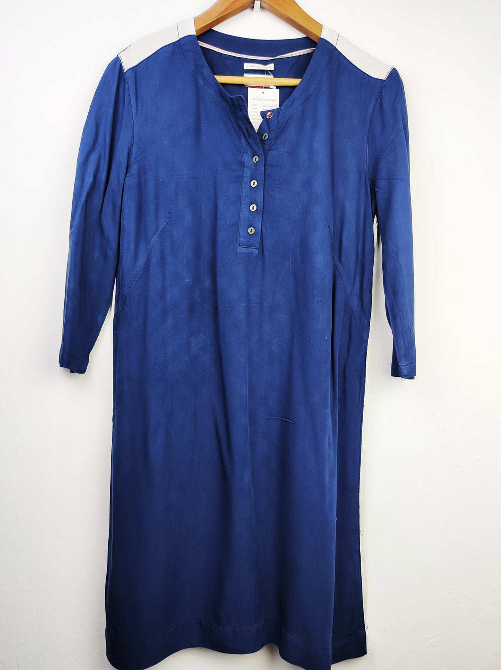 Buy online pre-used pre-loved 100% authentic & Original branded Tommy Hilfiger (SWT-4663) available in Pakistan. Top international brands avilable.