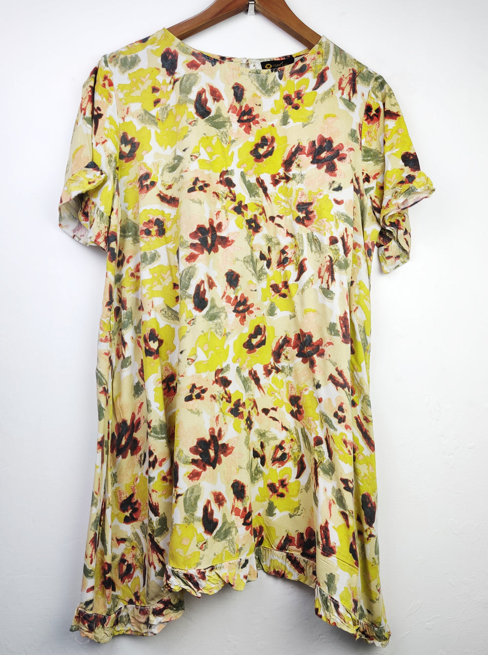 Buy online pre-used pre-loved 100% authentic & Original branded I Saw It First (SWT-4691) available in Pakistan. Top international brands avilable.