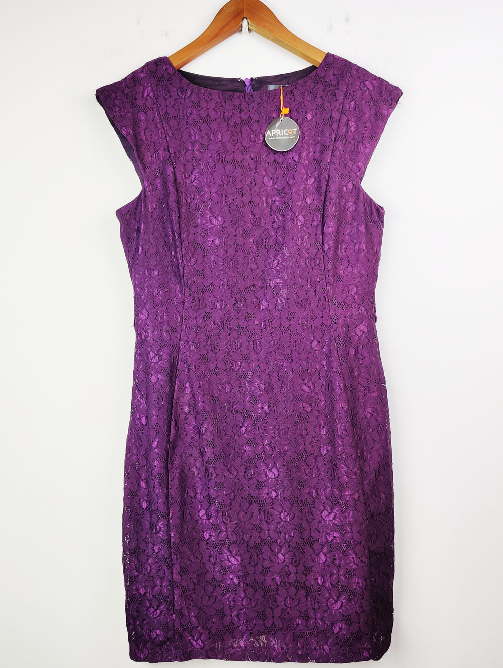 Buy online pre-used pre-loved 100% authentic & Original branded Apricot (SWT-4716) available in Pakistan. Top international brands avilable.