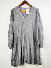 Buy online pre-used pre-loved 100% authentic & Original branded H&M (SWT-4719) available in Pakistan. Top international brands avilable.