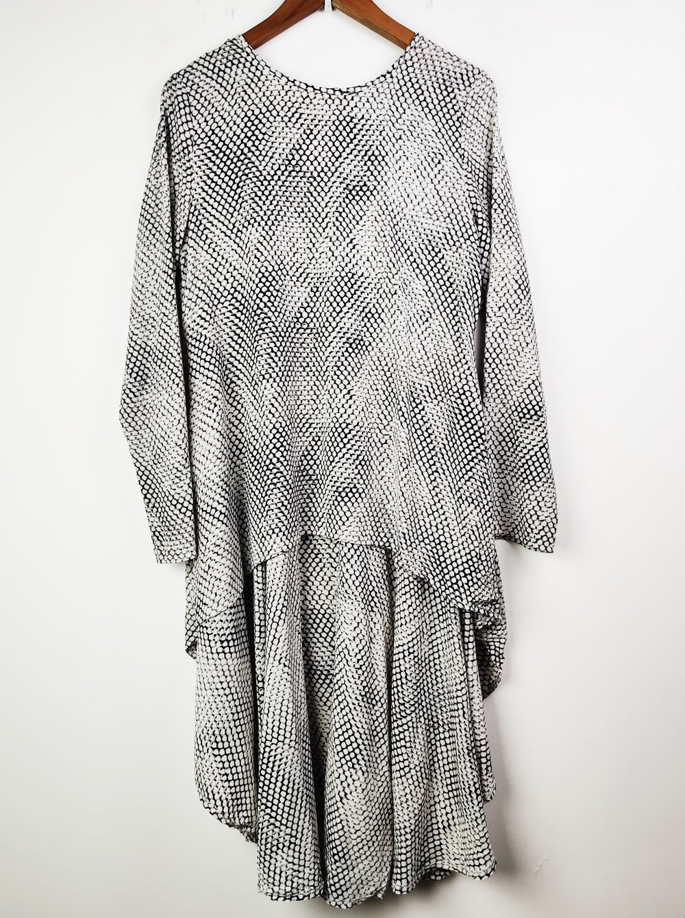 Buy online pre-used pre-loved 100% authentic & Original branded Izabel London (SWT-4720) available in Pakistan. Top international brands avilable.