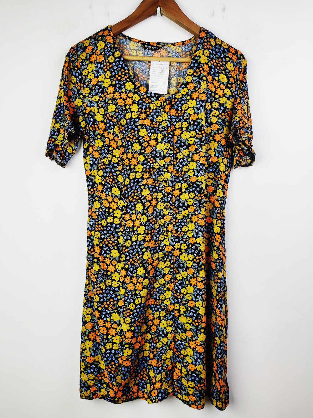 Buy online pre-used pre-loved 100% authentic & Original branded Select (SWT-4749) available in Pakistan. Top international brands avilable.