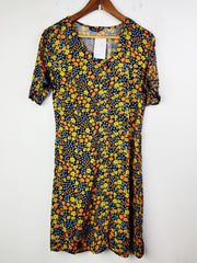 Buy online pre-used pre-loved 100% authentic & Original branded Select (SWT-4749) available in Pakistan. Top international brands avilable.