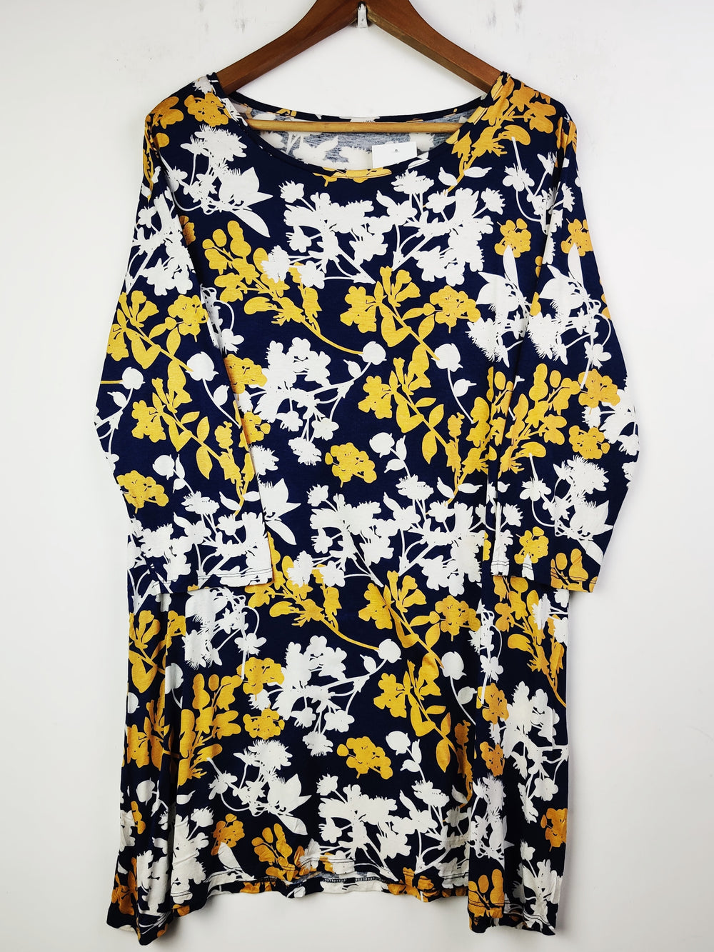 Buy online pre-used pre-loved 100% authentic & Original branded George (SWT-4752) available in Pakistan. Top international brands avilable.