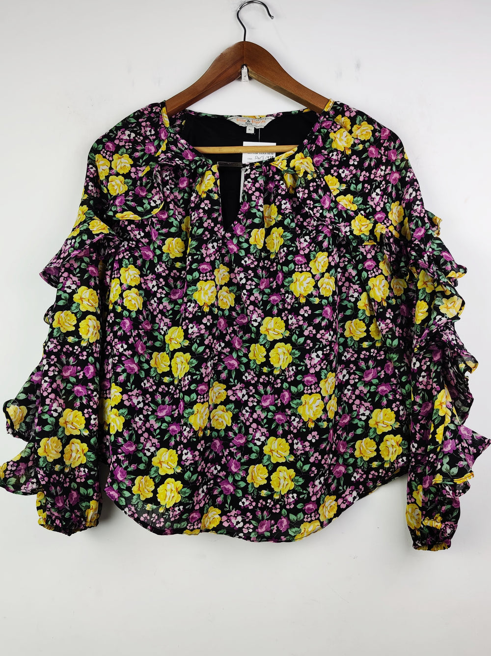 Buy online pre-used pre-loved 100% authentic & Original branded Billie & Blossom (SWT-4782) available in Pakistan. Top international brands avilable.