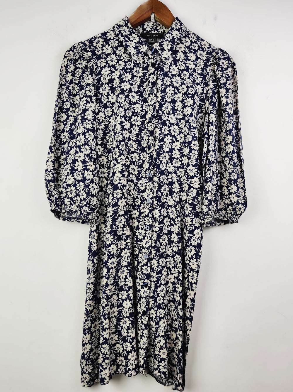 Buy online pre-used pre-loved 100% authentic & Original branded Primark (SWT-4813) available in Pakistan. Top international brands avilable.