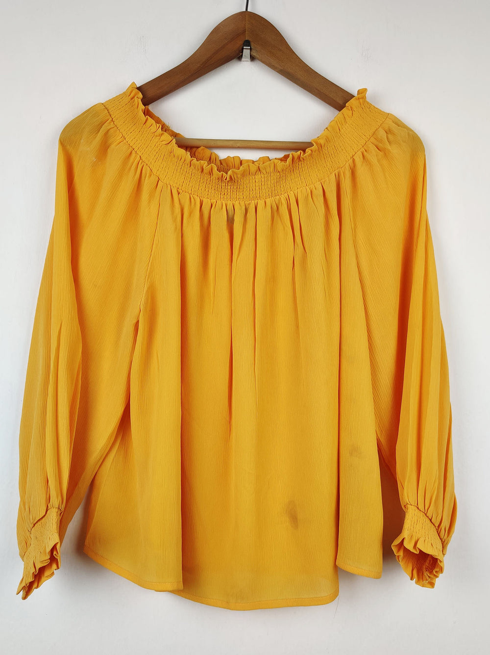 Buy online pre-used pre-loved 100% authentic & Original branded New Look (SWT-500) available in Pakistan. Top international brands avilable.