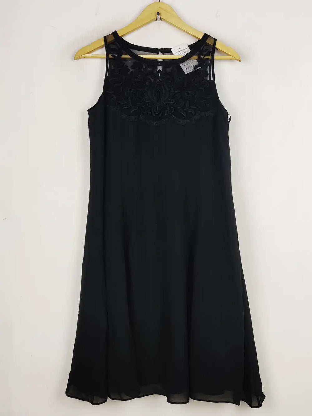 Buy online pre-used pre-loved 100% authentic & Original branded Monsoon (SWT-5044) available in Pakistan. Top international brands avilable.