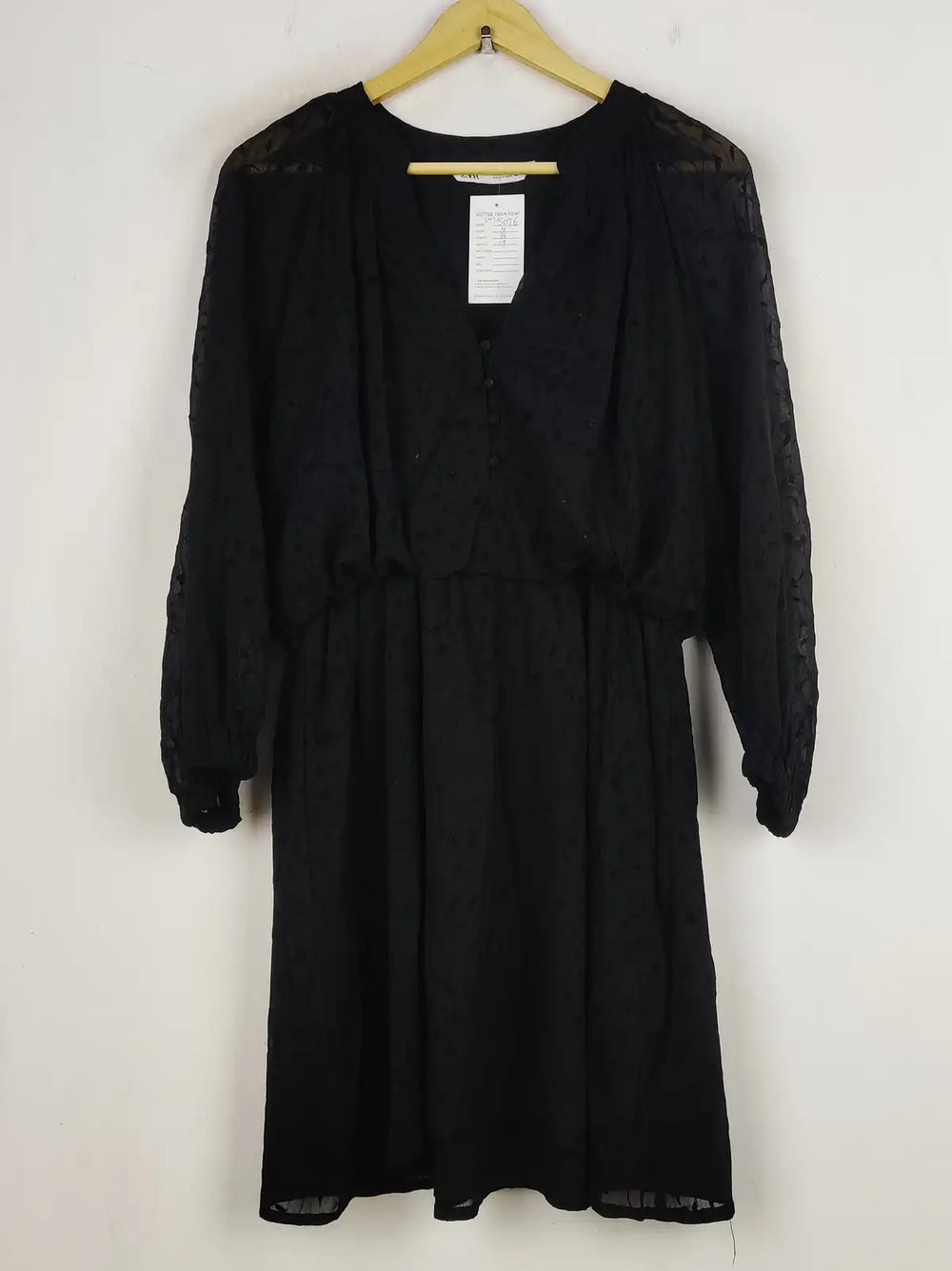 Buy online pre-used pre-loved 100% authentic & Original branded Zara (SWT-5076) available in Pakistan. Top international brands avilable.