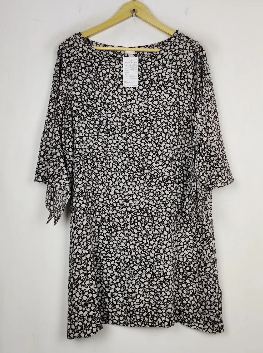 Buy online pre-used pre-loved 100% authentic & Original branded H&M (SWT-5152) available in Pakistan. Top international brands avilable.