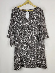 Buy online pre-used pre-loved 100% authentic & Original branded H&M (SWT-5152) available in Pakistan. Top international brands avilable.