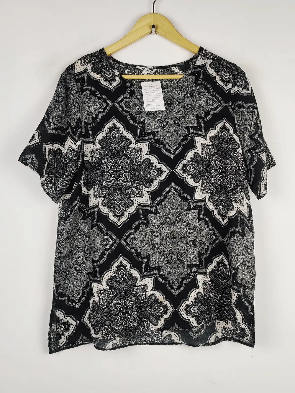 Buy online pre-used pre-loved 100% authentic & Original branded Pep&Co (SWT-5215) available in Pakistan. Top international brands avilable.