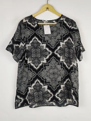 Buy online pre-used pre-loved 100% authentic & Original branded Pep&Co (SWT-5215) available in Pakistan. Top international brands avilable.