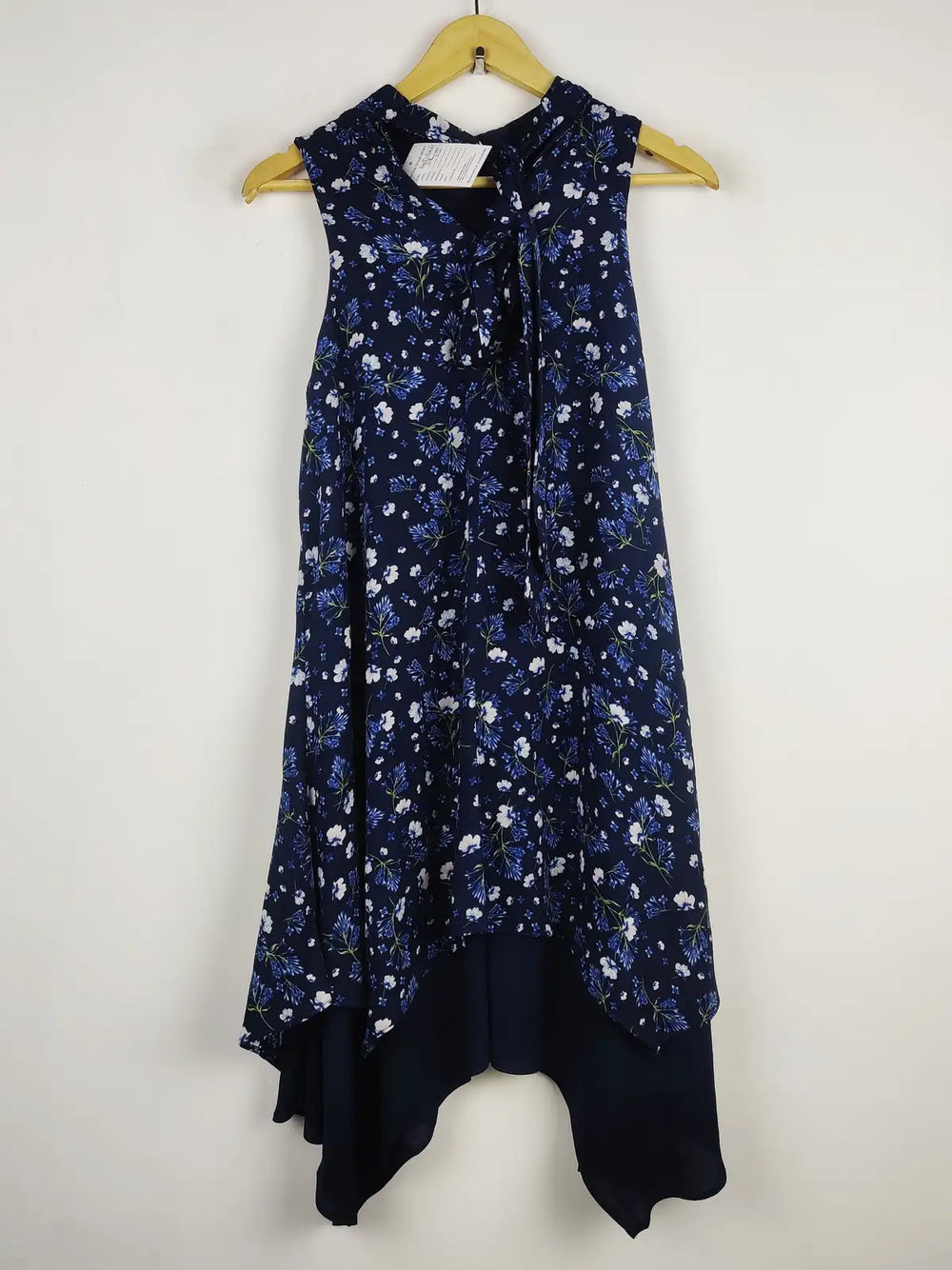 Buy online pre-used pre-loved 100% authentic & Original branded Debenhams (SWT-5251) available in Pakistan. Top international brands avilable.