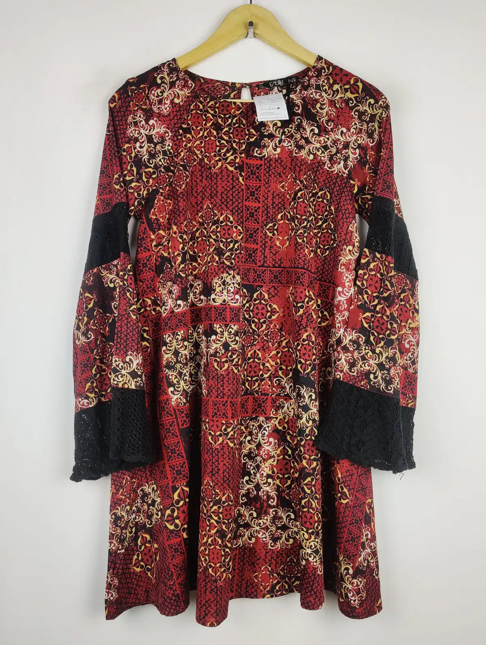 Buy online pre-used pre-loved 100% authentic & Original branded Fashion Box (SWT-5275) available in Pakistan. Top international brands avilable.