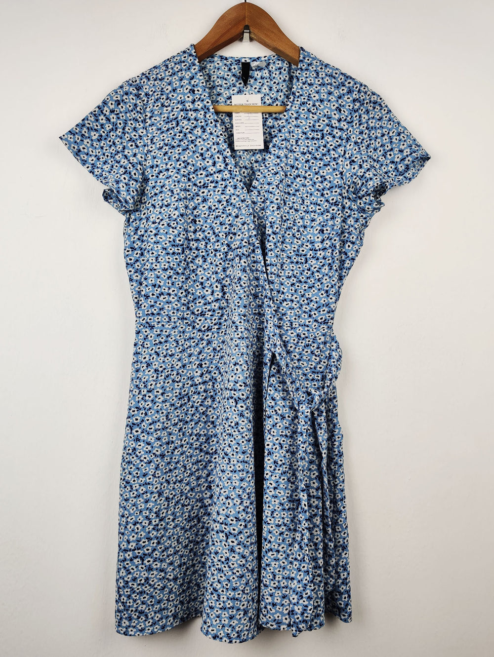 Buy online pre-used pre-loved 100% authentic & Original branded H&M (SWT-528) available in Pakistan. Top international brands avilable.