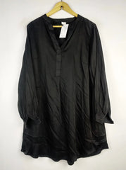 Buy online pre-used pre-loved 100% authentic & Original branded H&M (SWT-5300) available in Pakistan. Top international brands avilable.