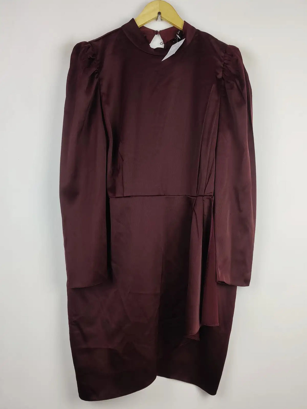 Buy online pre-used pre-loved 100% authentic & Original branded New Look (SWT-5303) available in Pakistan. Top international brands avilable.