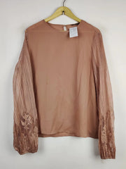 Buy online pre-used pre-loved 100% authentic & Original branded Shein (SWT-5304) available in Pakistan. Top international brands avilable.