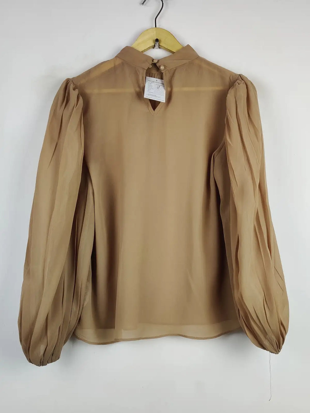 Buy online pre-used pre-loved 100% authentic & Original branded Unknown Brand (SWT-5310) available in Pakistan. Top international brands avilable.