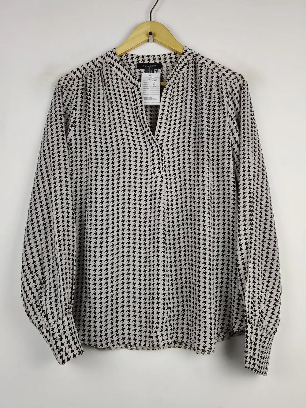 Buy online pre-used pre-loved 100% authentic & Original branded Primark (SWT-5312) available in Pakistan. Top international brands avilable.