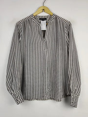 Buy online pre-used pre-loved 100% authentic & Original branded Primark (SWT-5312) available in Pakistan. Top international brands avilable.