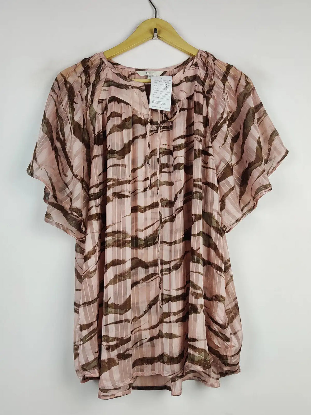 Buy online pre-used pre-loved 100% authentic & Original branded Next (SWT-5319) available in Pakistan. Top international brands avilable.