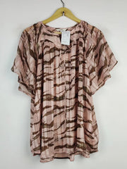 Buy online pre-used pre-loved 100% authentic & Original branded Next (SWT-5319) available in Pakistan. Top international brands avilable.