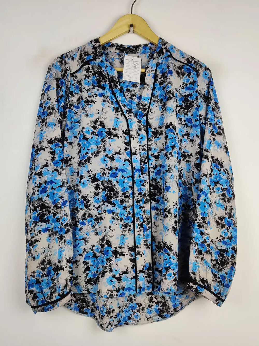 Buy online pre-used pre-loved 100% authentic & Original branded Atmosphere (SWT-5322) available in Pakistan. Top international brands avilable.